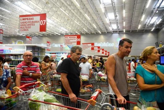 Consumidores acreditam em inflação de 7,5% nos próximos 12 meses
