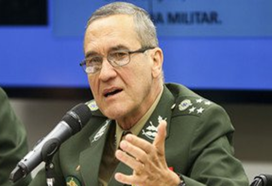 Chefe das Forças Armadas reitera que Brasil está à deriva