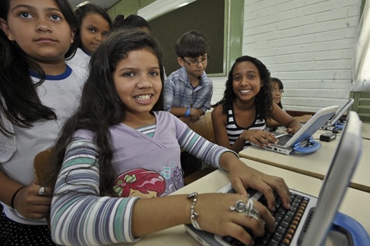 Mais de 70% dos alunos do ensino médio usam celular nas atividades escolares_Agência Brasil