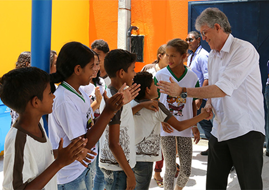 Ricardo entrega reformas de escolas em Mangabeira e no Cristo beneficiando mais de mil estudantes
