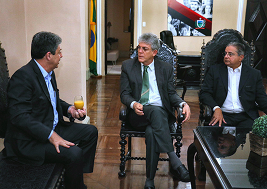 Ricardo se reúne com representantes do Bradesco e discute gestão da folha de pagamento dos servidores estaduais