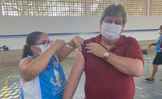 João Azevêdo-vacina contra a Covid-19