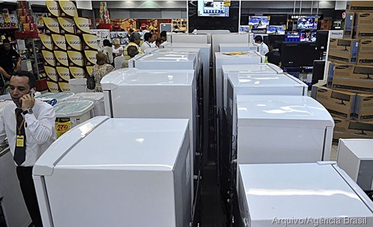 Governo reduz IPI de eletrodomésticos da linha branca, geladeiras; comércio