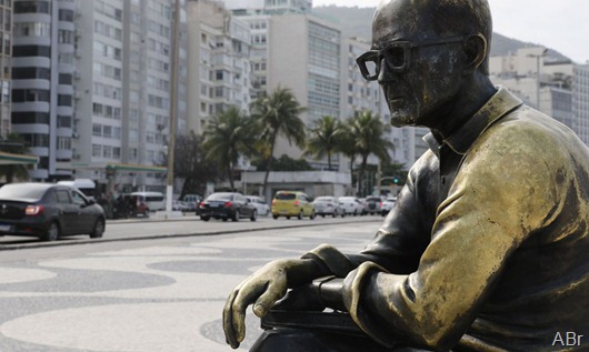 estátua de Carlos Drummond