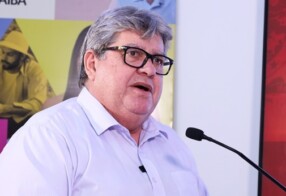 João Azevêdo anuncia pagamento da primeira parcela do 13º e o salário de maio, somando mais de R$ 1 bilhão para os servidores